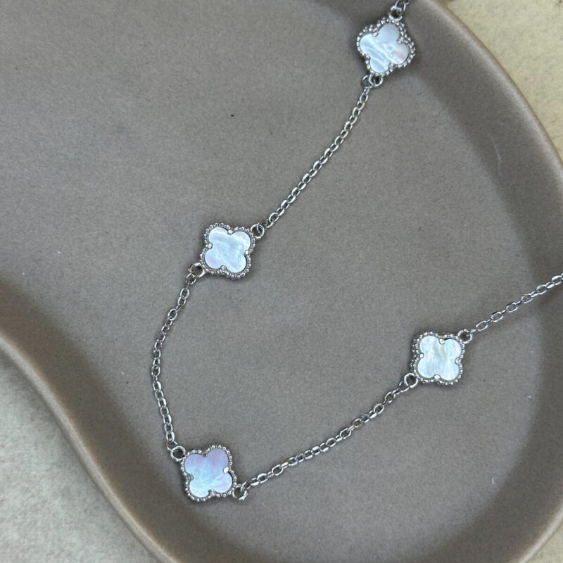 Ασημένιο κολιέ με φιλντισένια τετράφυλλα