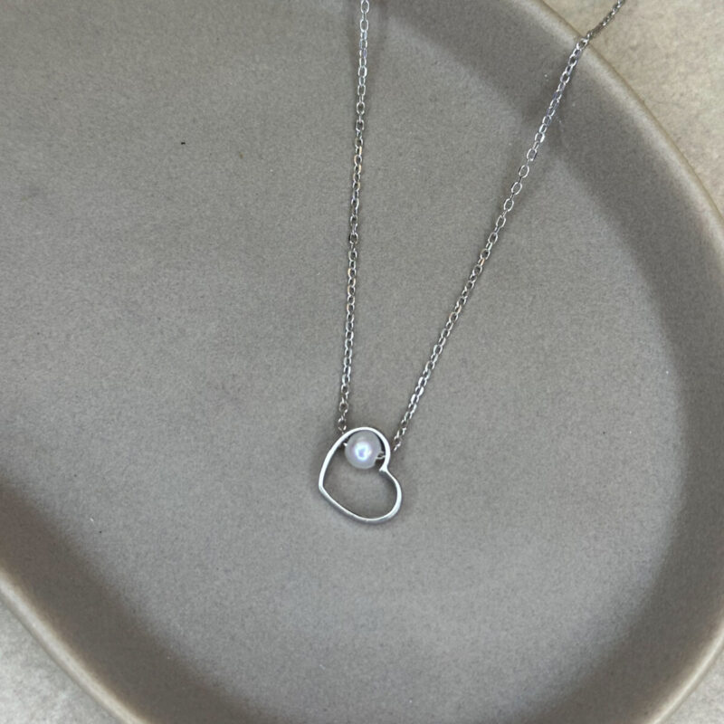 Ασημένιο κολιέ καρδιά με μαργαριτάρι