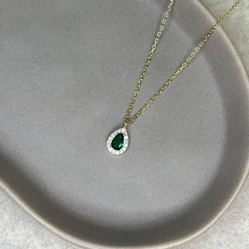 Ασημένιο επίχρυσο κολιέ ροζέτα με σμαράγδι