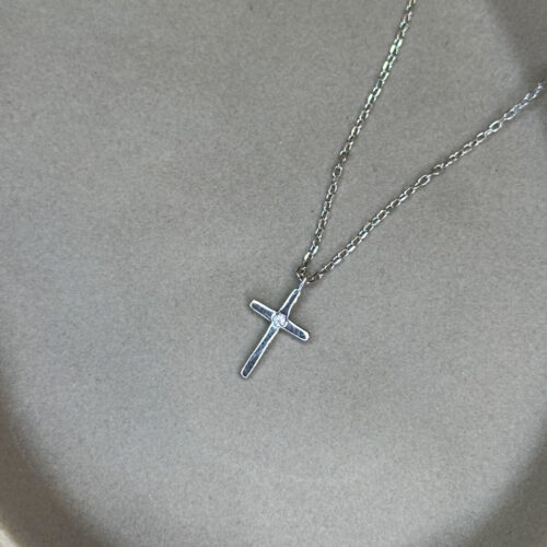 Ασημένιο κολιέ με σταυρό