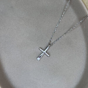 Ασημένιο κολιέ με σταυρό