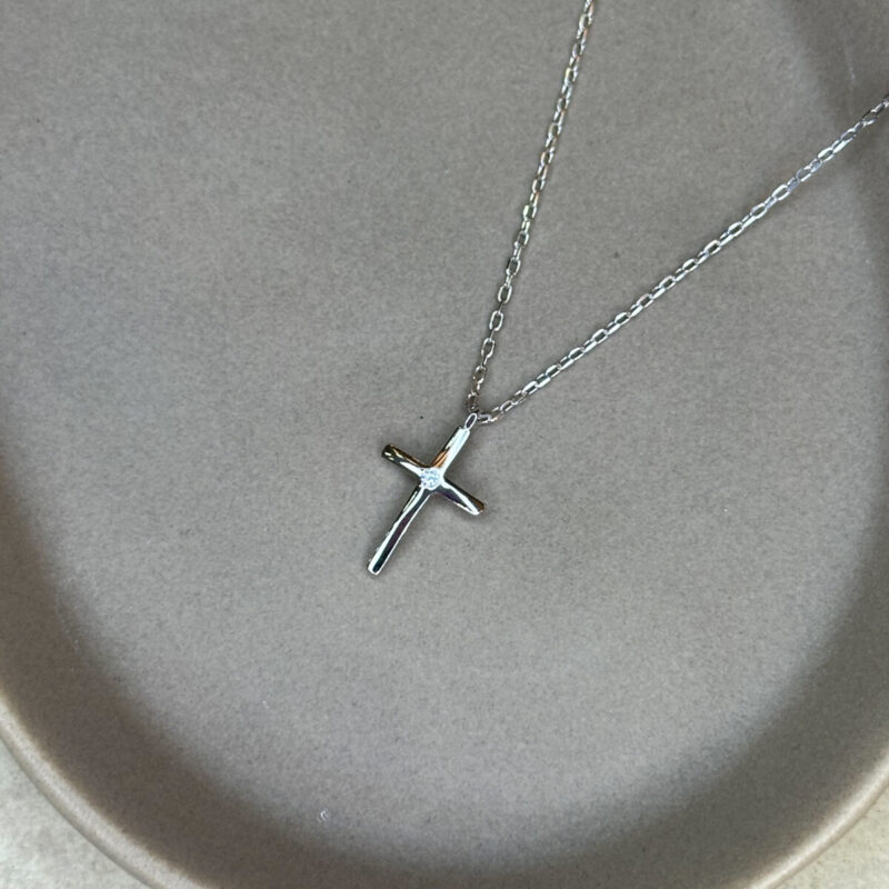 Ασημένιο κολιέ με σταυρό