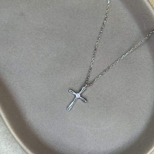 Ασημένιο κολιέ με σταυρό